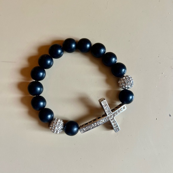 Black bead bracelet with crystal cross - Picture 3 of 5